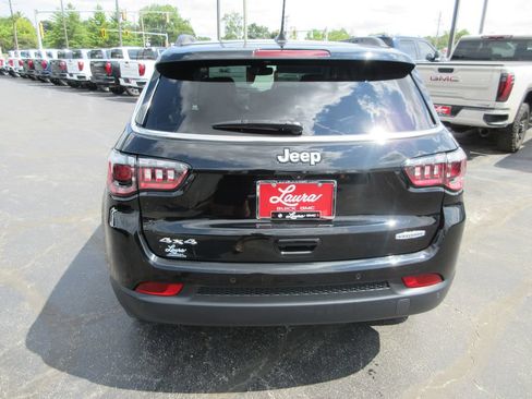 Used 2022 Jeep Compass Latitude w/ Sun and Sound Group AWD/4WD image 7