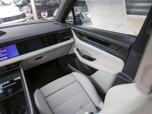 New 2026 Porsche Macan Electric RWD image 31