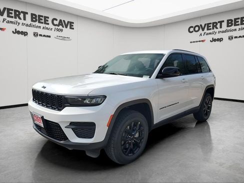 New 2025 Jeep Grand Cherokee Altitude image 3