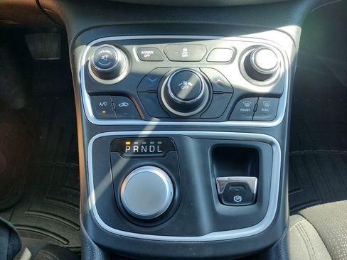 Used 2016 Chrysler 200 LX FWD image 23