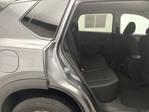 Used 2023 Nissan Rogue S image 17