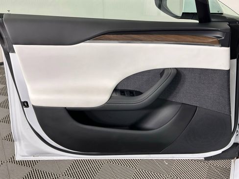 Used 2022 Tesla Model S image 34