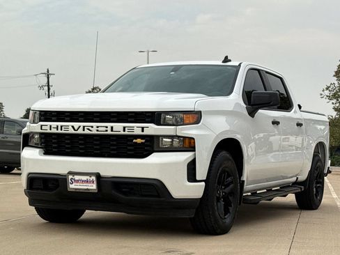 Used 2020 Chevrolet Silverado 1500 Custom w/ Custom Value Package RWD image 3