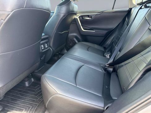 Used 2020 Toyota RAV4 Limited FWD image 15