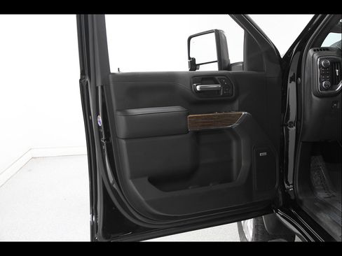 Used 2020 Chevrolet Silverado 3500 High Country w/ Technology Package AWD/4WD image 4