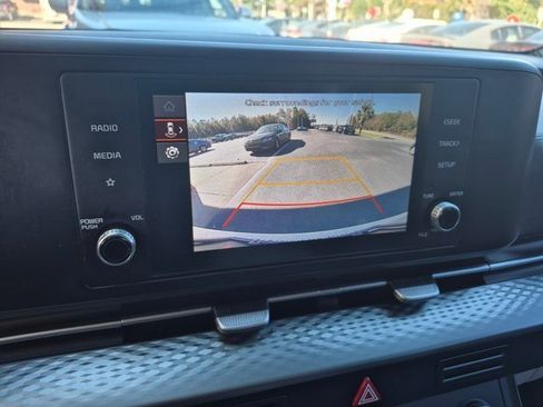 Used 2023 Kia Carnival LX image 17