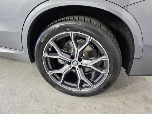 Used 2025 BMW X5 xDrive40i w/ Executive Package image 17