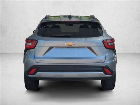 Used 2025 Chevrolet Trax LT w/ LT Convenience Package FWD image 6