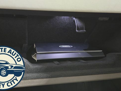 Used 2019 Land Rover Discovery HSE Luxury image 25