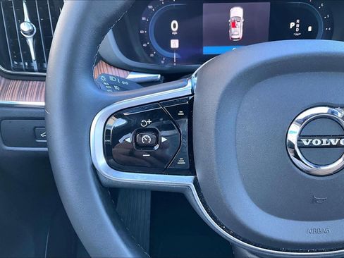 Used 2023 Volvo XC60 B6 Ultimate image 23