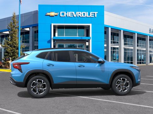 New 2026 Chevrolet Trax LT w/ Driver Confidence Package FWD image 5