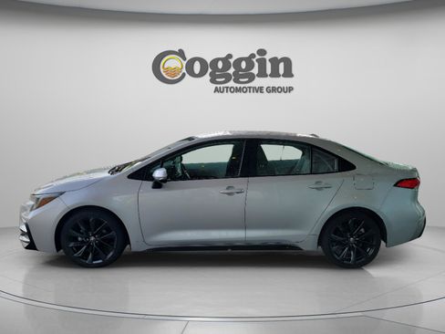 Used 2024 Toyota Corolla SE FWD image 2