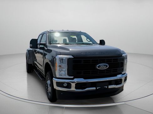 New 2026 Ford F350 XL w/ XL Chrome Package image 4