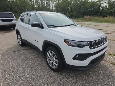 Used 2023 Jeep Compass Latitude AWD/4WD image 1