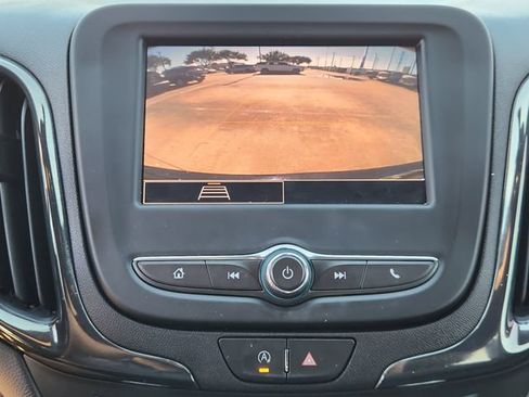 Used 2023 Chevrolet Equinox RS FWD image 17