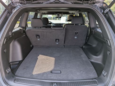 Used 2025 Jeep Grand Cherokee Laredo RWD image 20