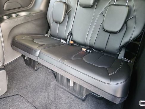 New 2026 Chrysler Pacifica Select image 24