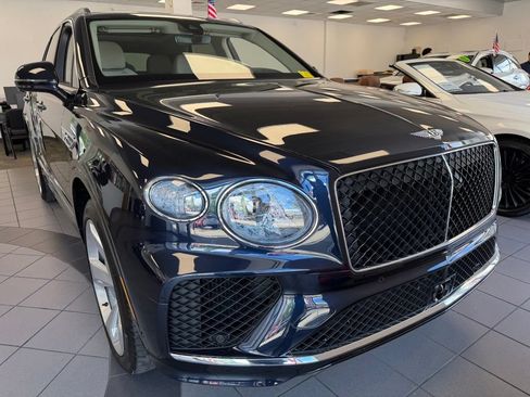 Used 2024 Bentley Bentayga AWD/4WD image 4