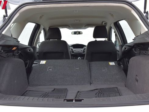 Used 2018 Ford Focus SE w/ Cold Weather Package image 25