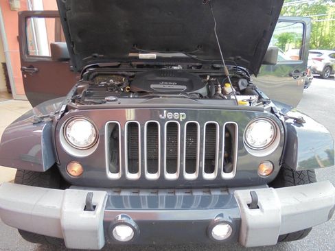 Used 2017 Jeep Wrangler Unlimited Sahara w/ Connectivity Group AWD/4WD image 34