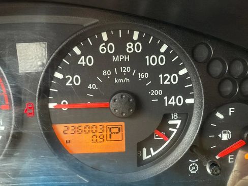 Used 2005 Nissan Frontier SE RWD image 30