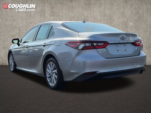Used 2022 Toyota Camry LE w/ Convenience Package FWD image 6