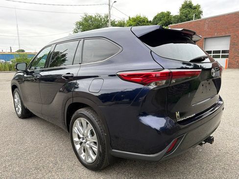 Used 2020 Toyota Highlander Limited AWD/4WD image 3