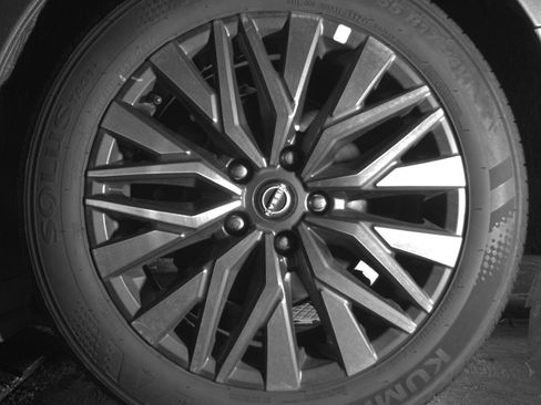Used 2025 Nissan Altima 2.5 SV FWD image 14