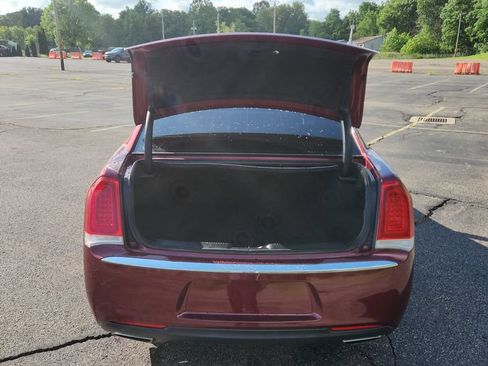 Used 2018 Chrysler 300 Touring RWD image 11