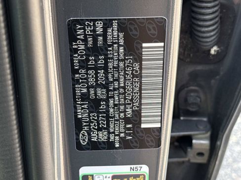 Certified 2024 Hyundai Elantra Limited FWD image 31