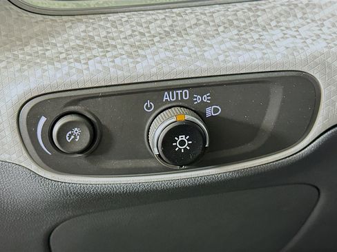 Used 2021 Chevrolet Bolt LT image 17