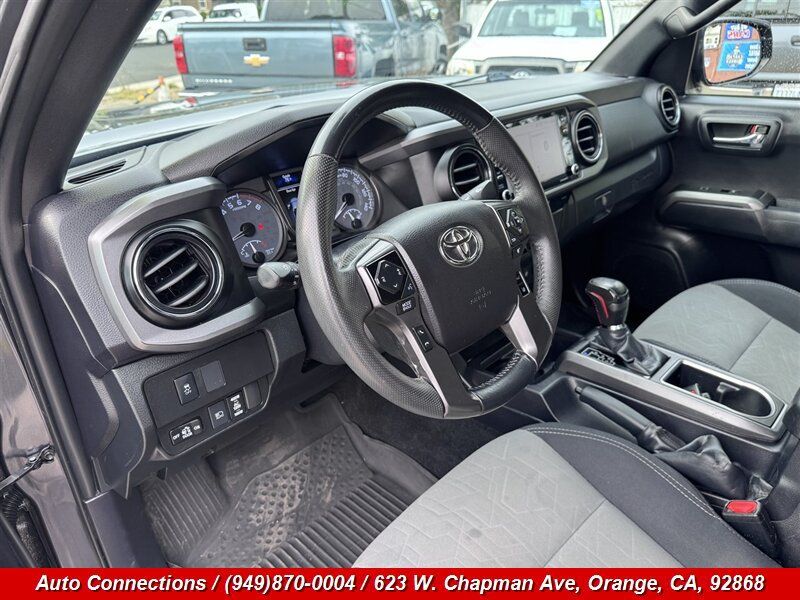 Used 2021 Toyota Tacoma TRD Off-Road w/ Technology Package AWD/4WD image 11
