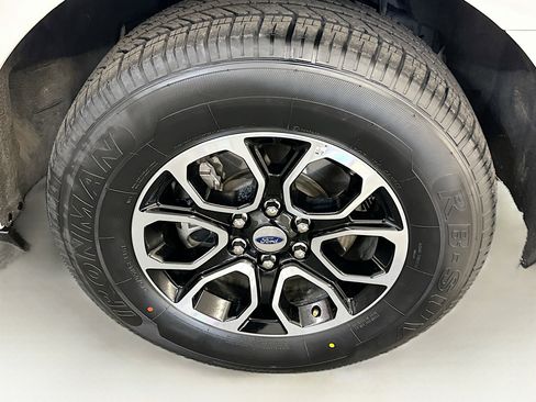 Used 2024 Ford Expedition Max XLT image 11