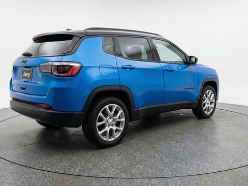 Used 2025 Jeep Compass Limited AWD/4WD image 9