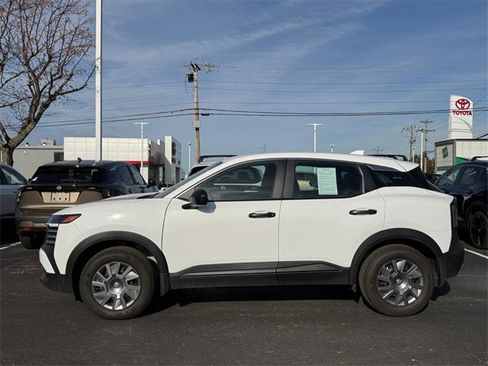 Certified 2025 Nissan Kicks S image 3