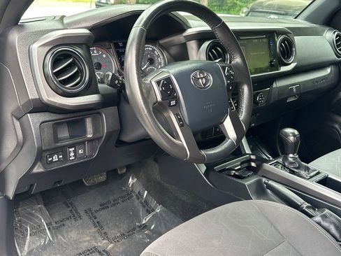 Used 2019 Toyota Tacoma TRD Off-Road AWD/4WD image 16