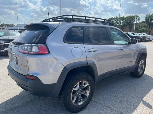 Used 2019 Jeep Cherokee Trailhawk AWD/4WD image 3