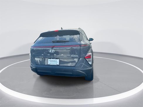 Used 2025 Hyundai Kona SEL image 7