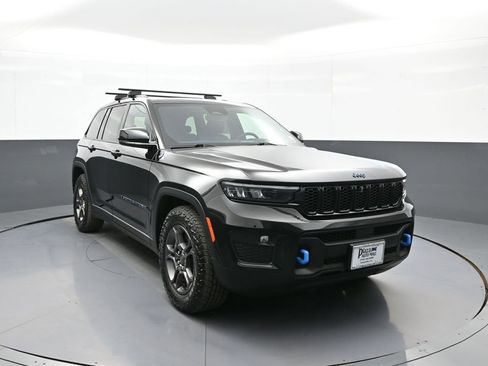 Used 2024 Jeep Grand Cherokee Trailhawk image 3