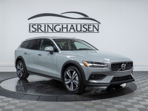 New 2026 Volvo V60 B5 Cross Country Plus w/ Climate Package image 3