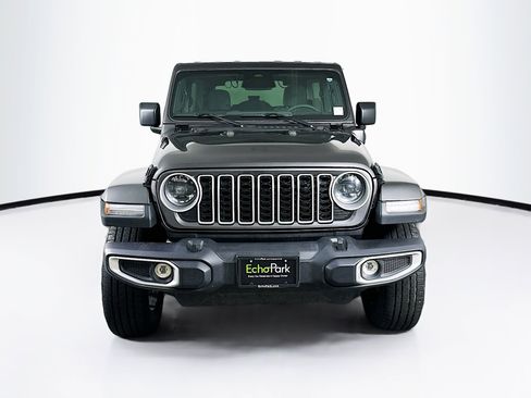 Used 2025 Jeep Wrangler Unlimited Sahara AWD/4WD image 2