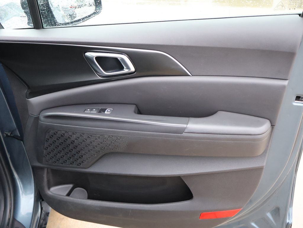 Used 2025 Kia Carnival SX FWD image 46