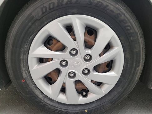 Used 2020 Hyundai Elantra SE image 31