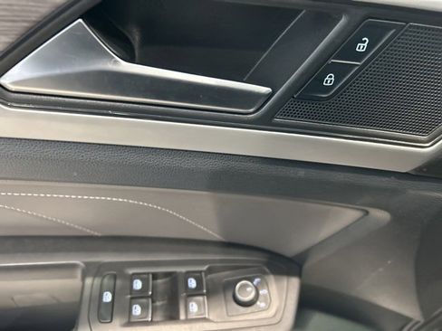 Used 2022 Volkswagen Atlas Cross Sport SE image 9