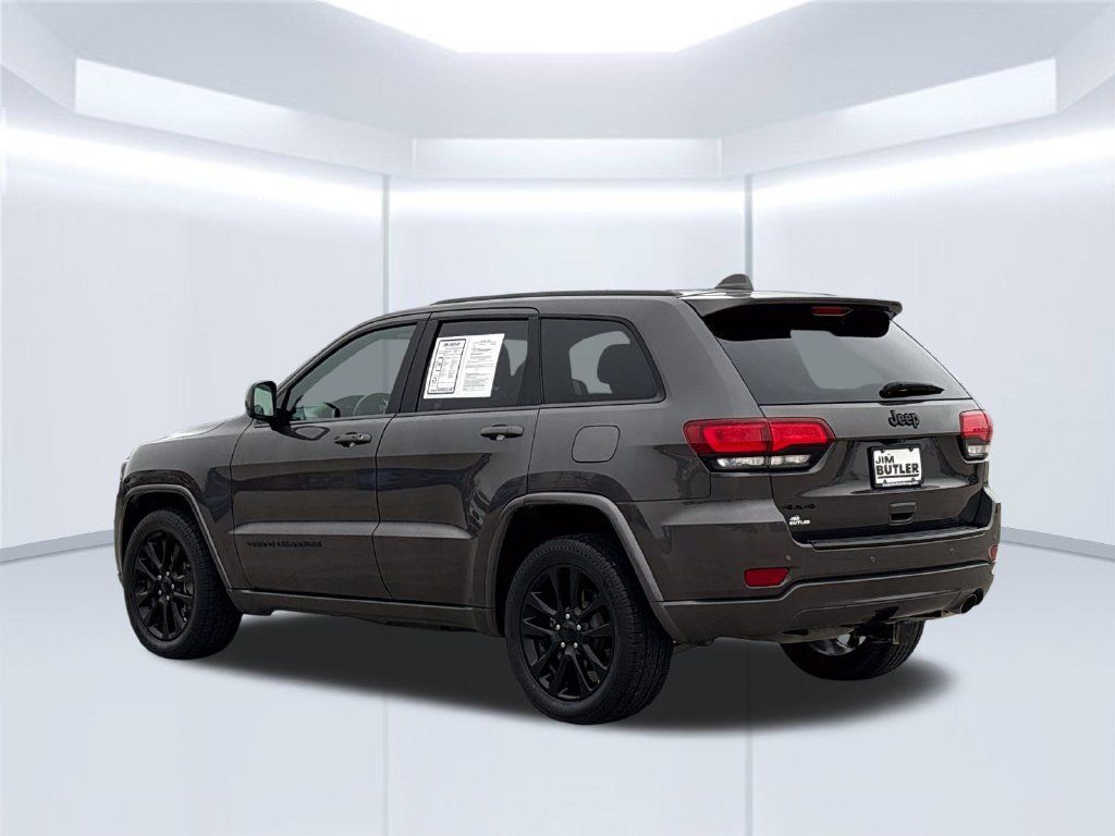 Used 2018 Jeep Grand Cherokee Altitude AWD/4WD image 3