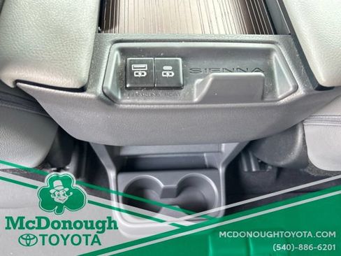 Used 2023 Toyota Sienna XLE FWD image 15