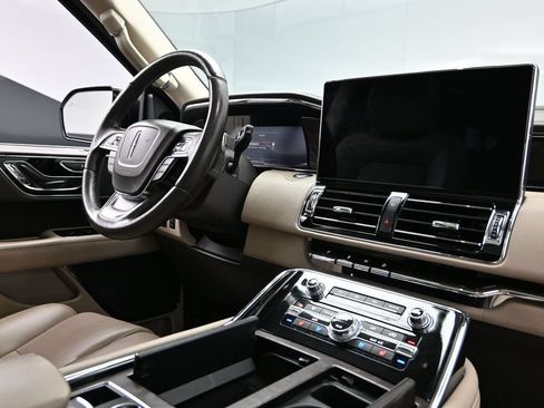 Used 2024 Lincoln Navigator Premiere AWD/4WD image 14