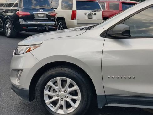 Used 2020 Chevrolet Equinox LS w/ LS Convenience Package image 10