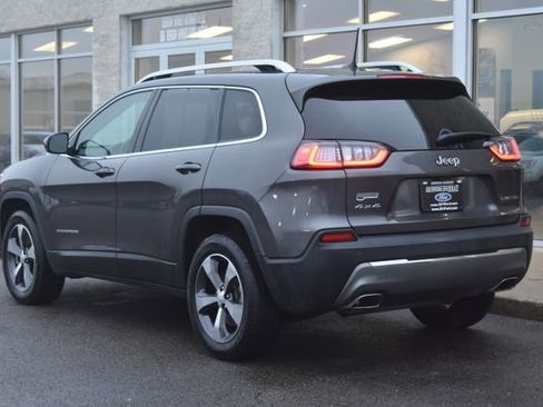 Used 2019 Jeep Cherokee Limited w/ Luxury Group image 4