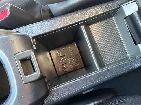 Used 2017 Honda HR-V LX image 27